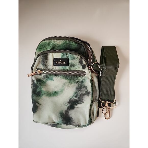 NWT Kedzie Roundtrip Convertible Sling/ Crossbody Purse With Strap. - Picture 1 of 4